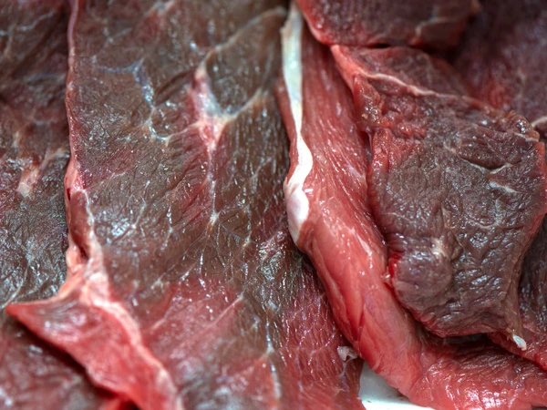 تغییر رنگ از نشانه های فاسد شدن گوشت